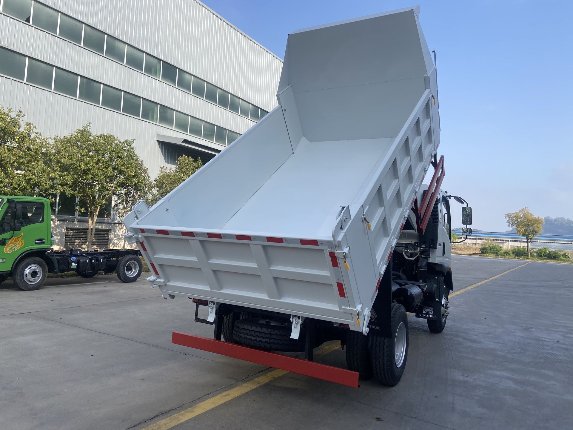 Howo dump truck, small tipper truck, 4x2 soil dump truck, 5-ton 10-ton soil transport vehicle
