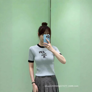���͸߶�P��26�¿���ĸ�Ứ�A�Iײɫ�l�y�����@�ݶ��䎧����Ů�b