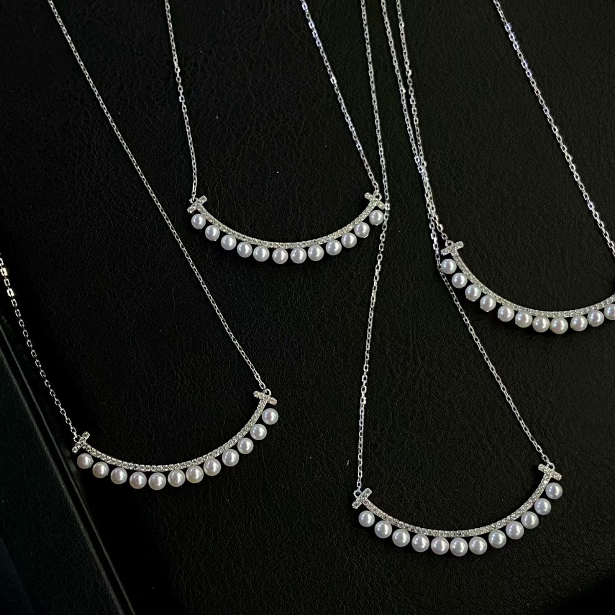 Fashionable and Exquisite Smiley Natural Pearl Necklace for Women, Niche Design with a High-End Feel, New Popular Style, Elegant Collarbone Chain