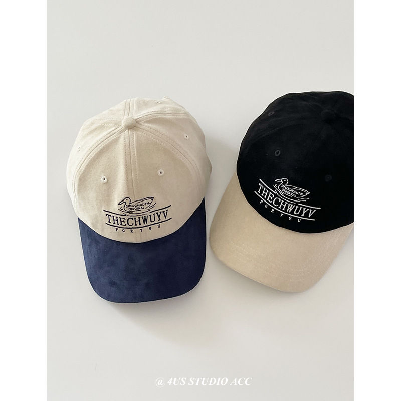 Gorras de béisbol para hombres y mujeres 2024 otoño nuevo gorras de peluche de cuero de seda de color amplio gorras de nariz grande pareja gorras de lengua de pato muestran cara pequeña