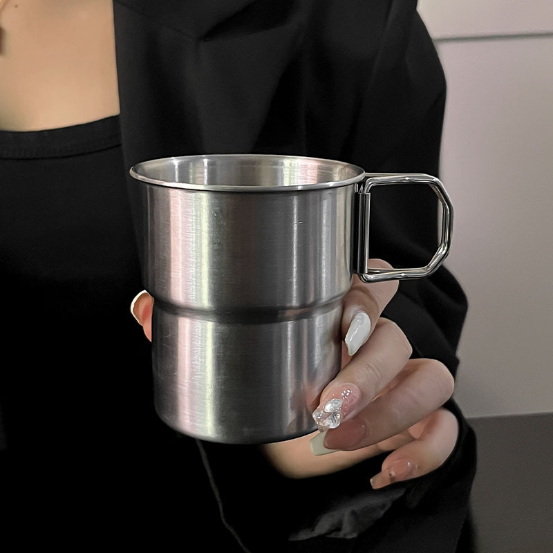 Taza de agua plegable 304 taza de café de acero inoxidable taza de acampamiento al aire libre taza de mango taza de escalones grabación plegable portátil