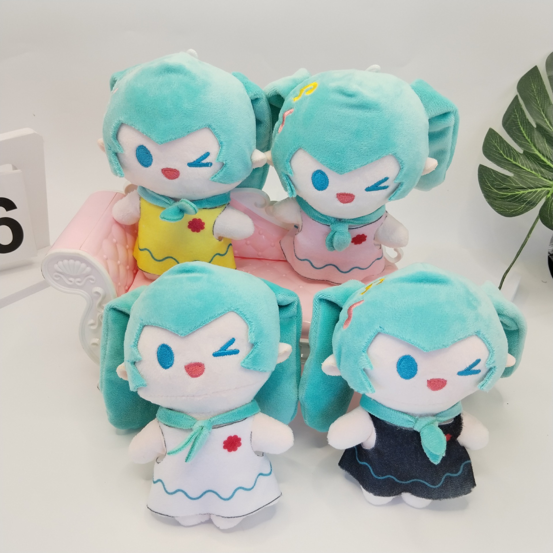 Popular Hatsune Miku plush toy keychain/bag charm/comfort doll