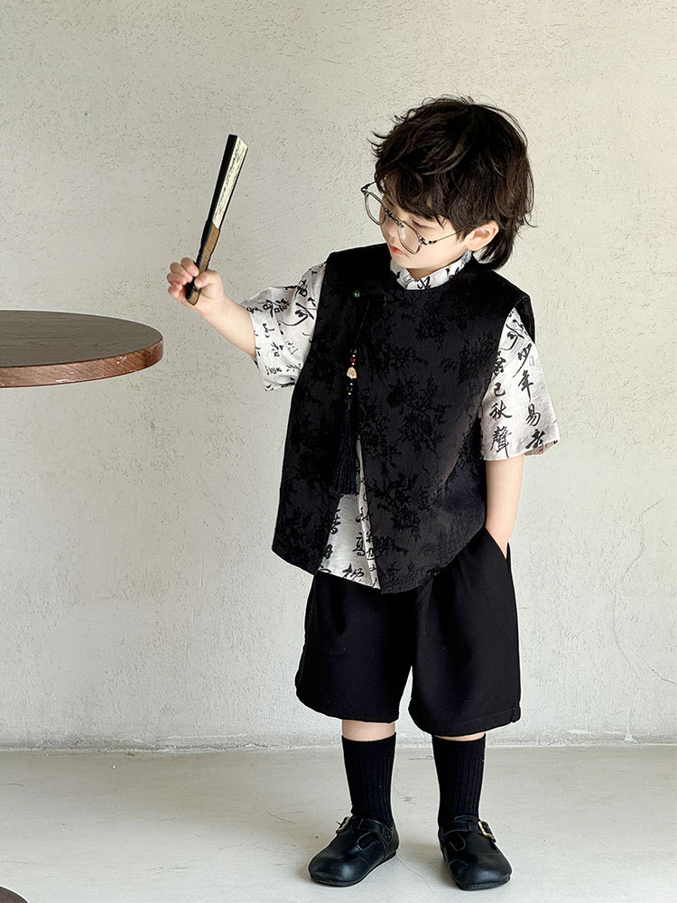 Жилет, рубашка, черные шорты, китайский стиль