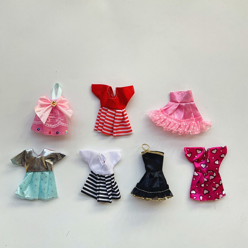 Muñeca transfronteriza bjd8 puntos 17cm ropa simulación Yi Tian Barbie muñeca vestido accesorios jugar casa Juguetes