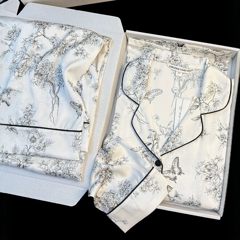Spring and Autumn New Style Long-Sleeved Light Luxury High-End Printed Silk Satin Pajamas for Women, Chinese Style Home Wear, Can Be Worn Outside as a Set Spring and Autumn New Style Long-Sleeved Light Luxury High-End Printed Silk Satin Pajamas for Women, Chinese Style Home Wear, Can Be Worn Outside as a Set