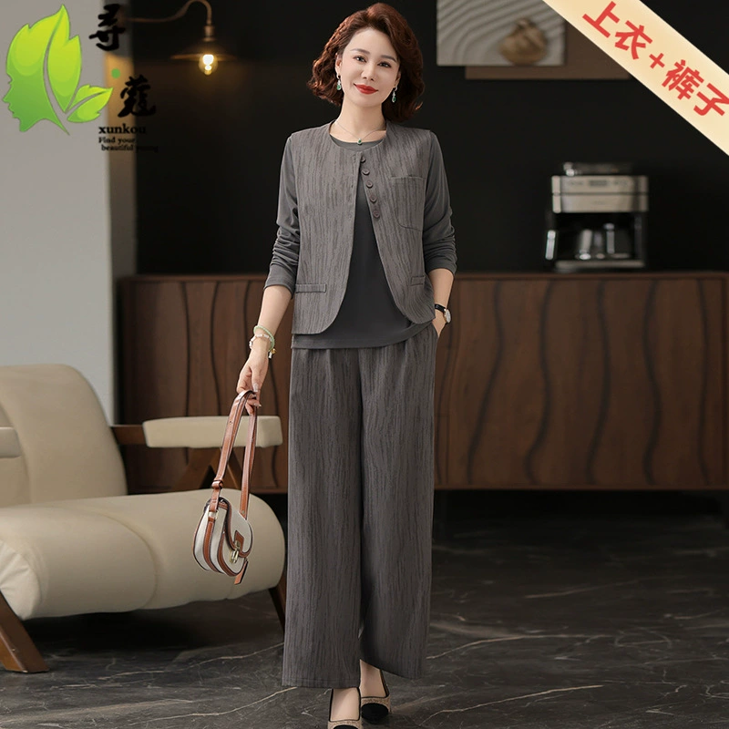 40-летний костюм для матерей среднего и пожилого возраста