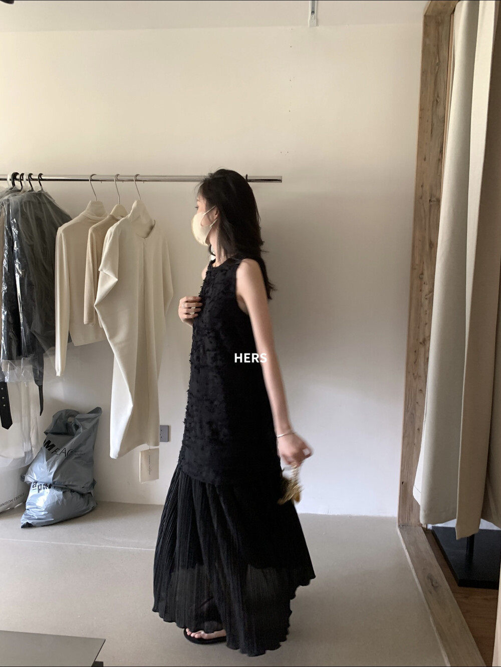 Đầm maxi nữ thắt eo cổ tròn không tay ren phối quý phái — màu đen, màu trắng chi tiết 13