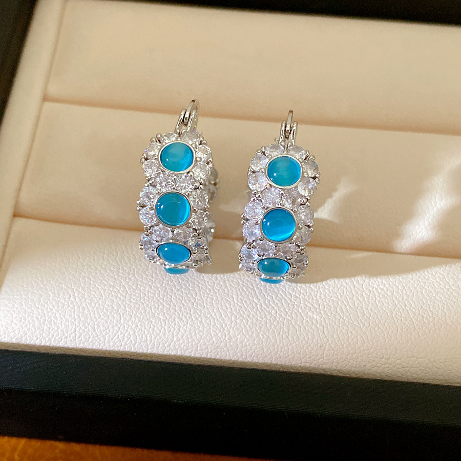 Azul, piedra de ojo de gato, perfiles de orejas redondos, temperamento de personalidad, pendientes de lujo ligero, conjunto de joyas de alta calidad.