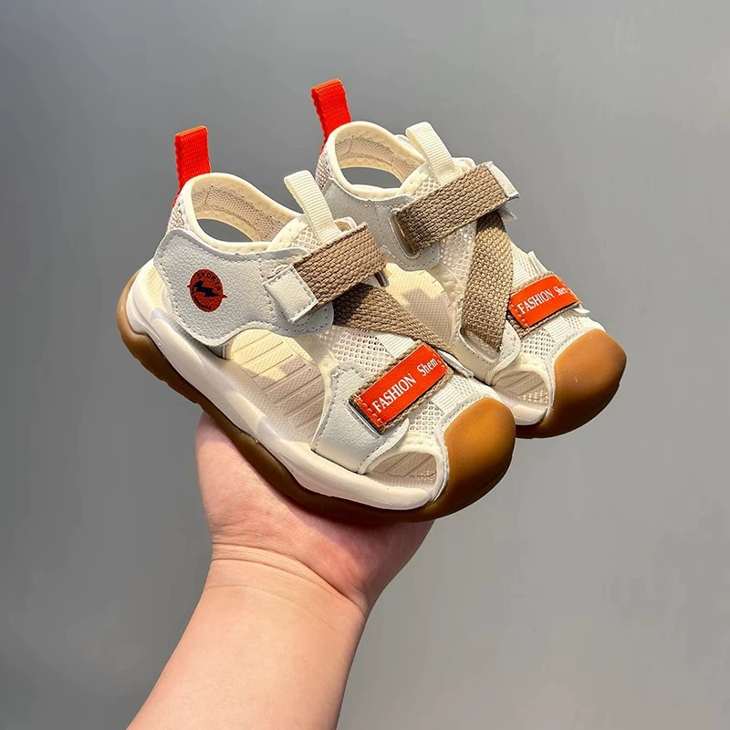 Детские сандалии 2025 летний новый стиль мальчик мода баотоу анти-удар сандалии для девочек спортивные сандалии повседневные дышащие