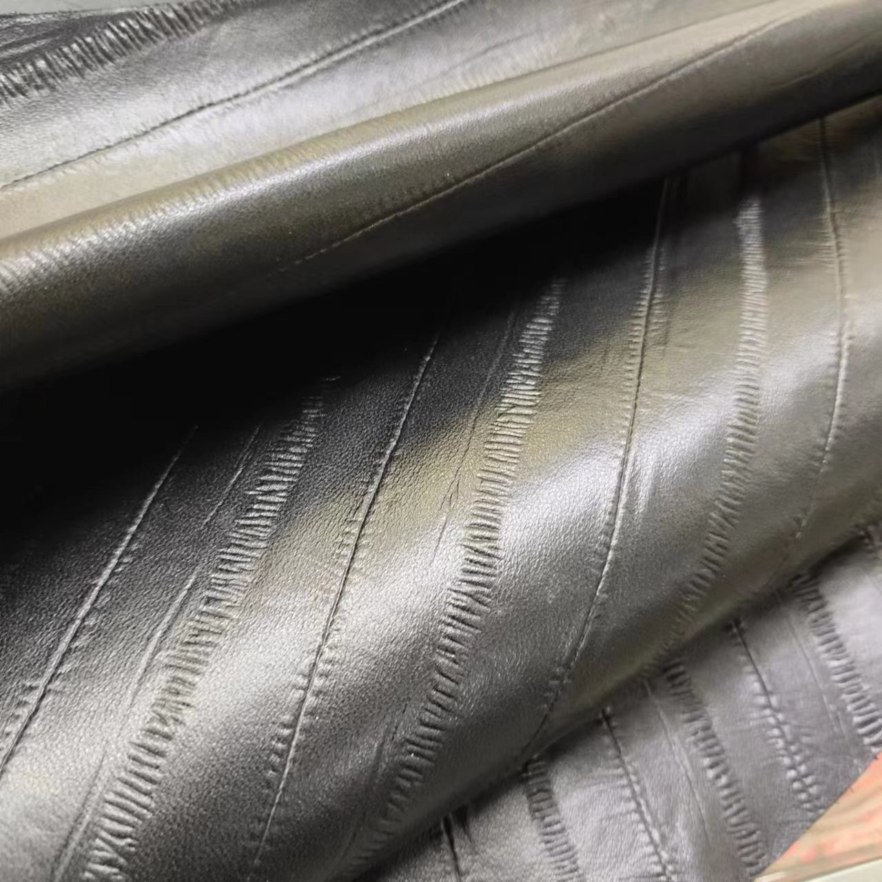 3CM宽新款真皮革牛皮头层大鳗鱼纹粒面压花沙发皮带面料多个颜色