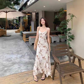 设计感蝴蝶印花吊带连衣裙女夏季新款法式茶歇收腰显瘦无袖长裙子