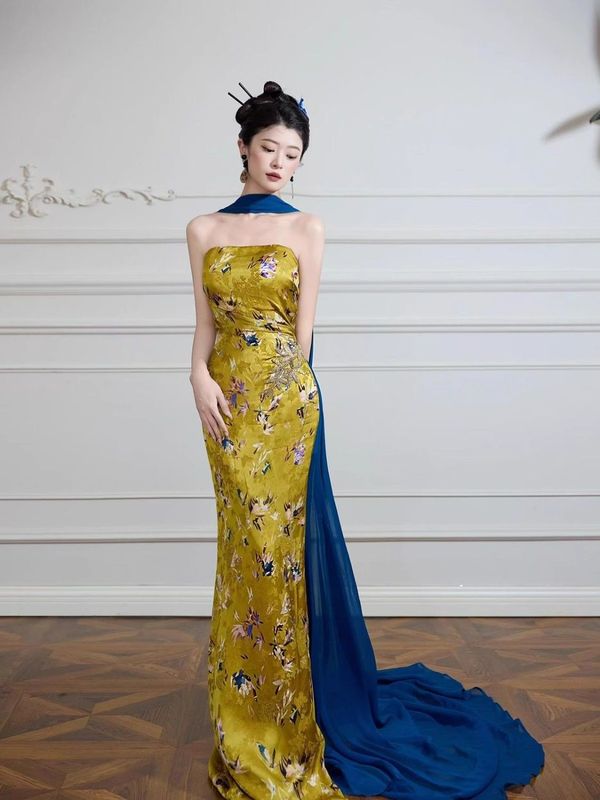 新中式晨袍女2025新款国风新娘订婚礼裙设计感小众复古抹胸敬酒服|undefined