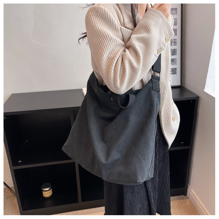 Women's Canvas Solid Color Basic Square Zipper Shoulder Bag display picture 9