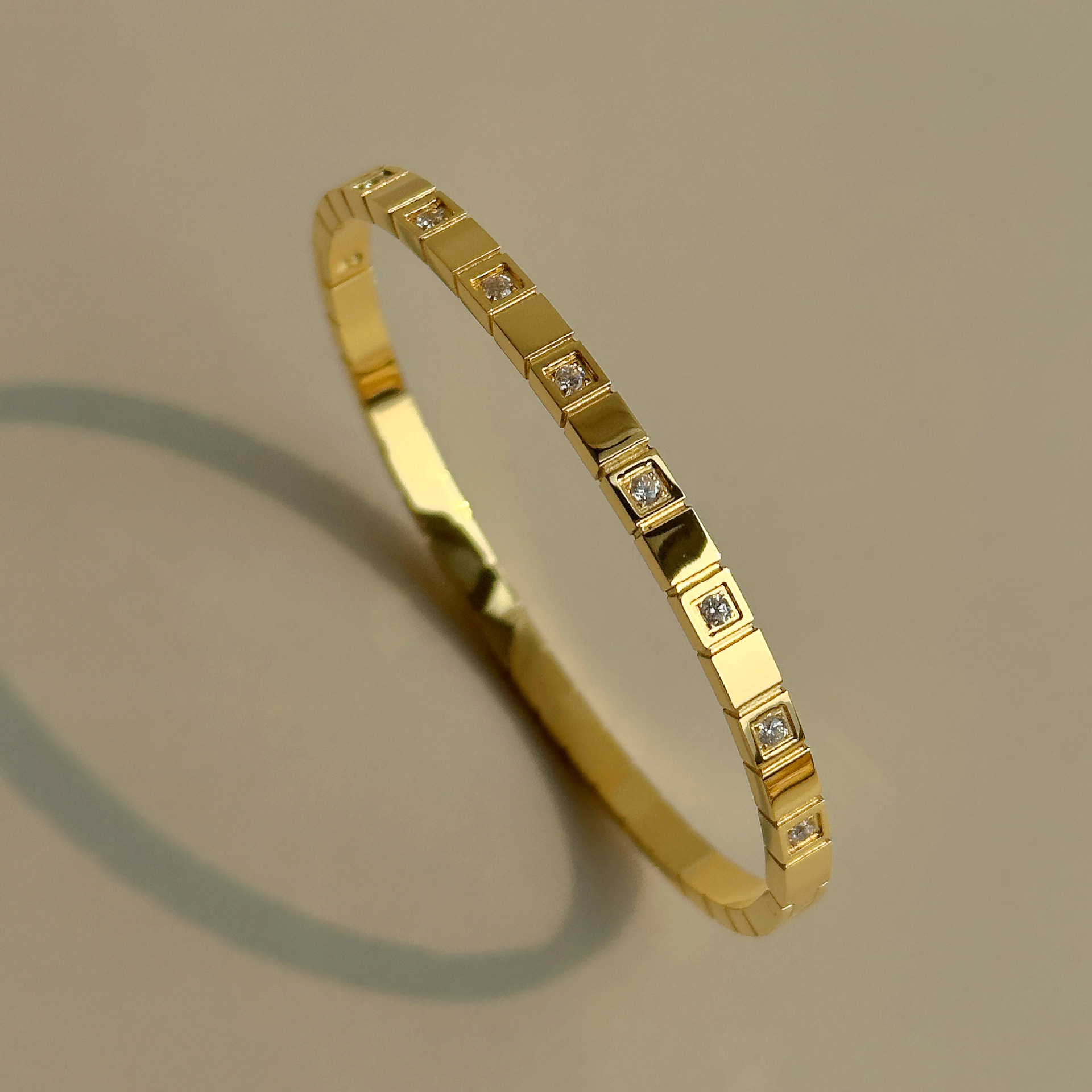 Wholesale Simple Style Eye Titanium Steel 18k Gold Plated Zircon Bangle display picture 9