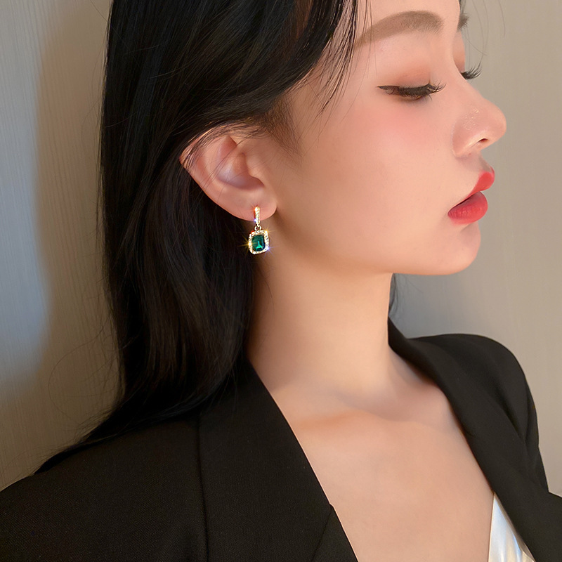 6g Weight Artificial Gemstones Inlay Material Earrings Classification Birthday, Festival Occasion Alloy Material Geometric Pattern Women'S Gender Plating Design White, Green Color Geometric Plating Alloy Artificial Gemstones Drop Earrings 1