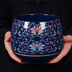 陶磁器のお茶は水を洗います。