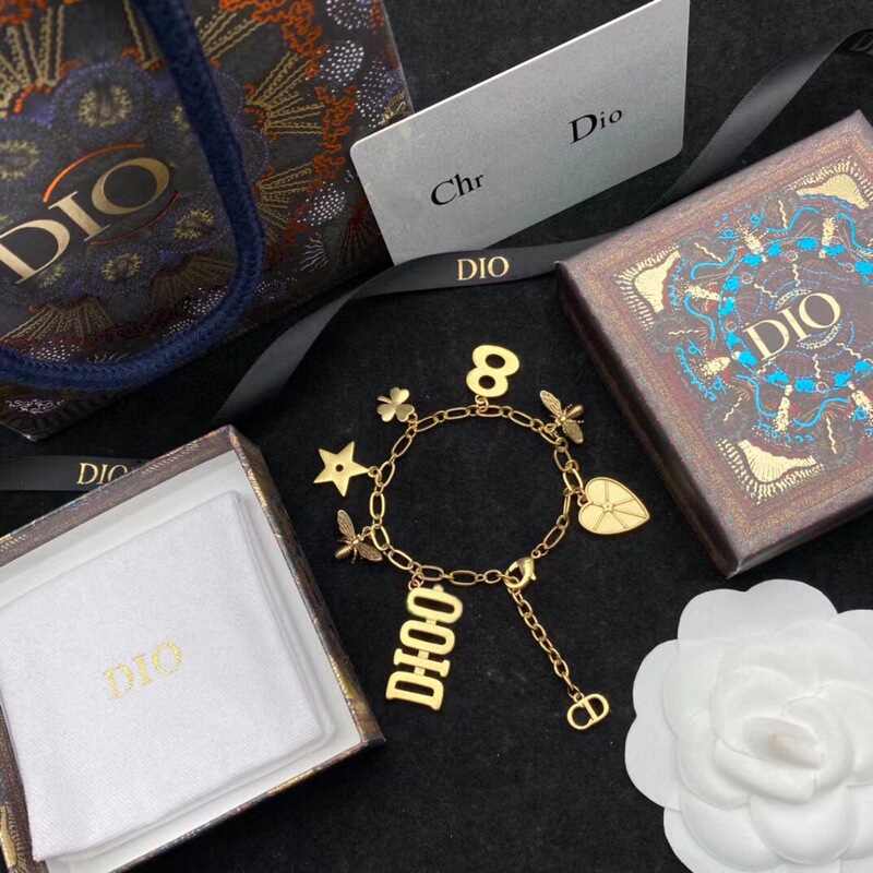 D family bracelet/Dijia new alphanumeric Clover bee tassel bracelet fashion versatile brass material batch