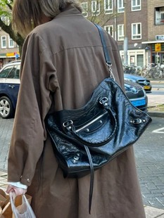 Capacious handheld one-shoulder bag, high-quality style, punk style