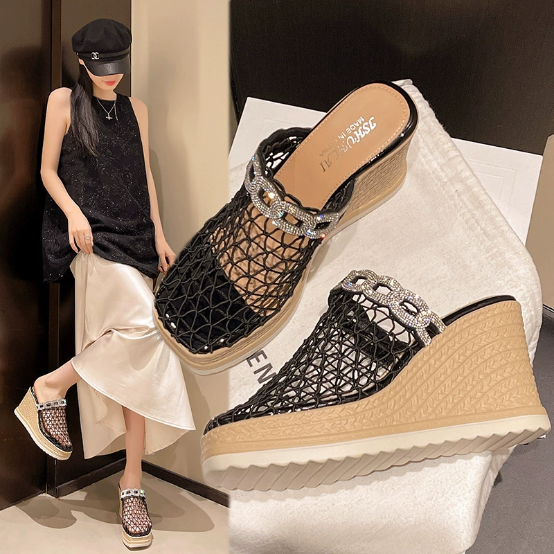 Ретро плетеные туфли с сетчатым верхом, толстая подошва, полусандалии для женщин, лето 2025, новая мода интернет-знаменитостей, сандалии с камнями