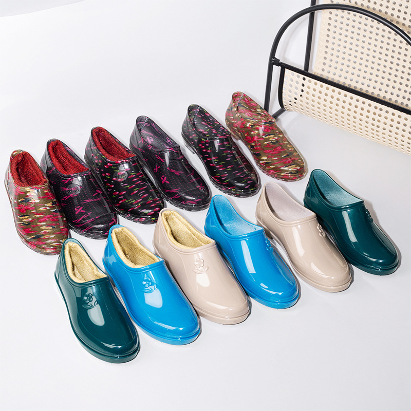 Zapatos de lluvia de cuatro estaciones para mujeres de tubo corto, zapatos de saliva poco profundos para mujeres, zapatos de goma de cocina para trabajar fuera, algodón resistente al desgaste, antideslizante