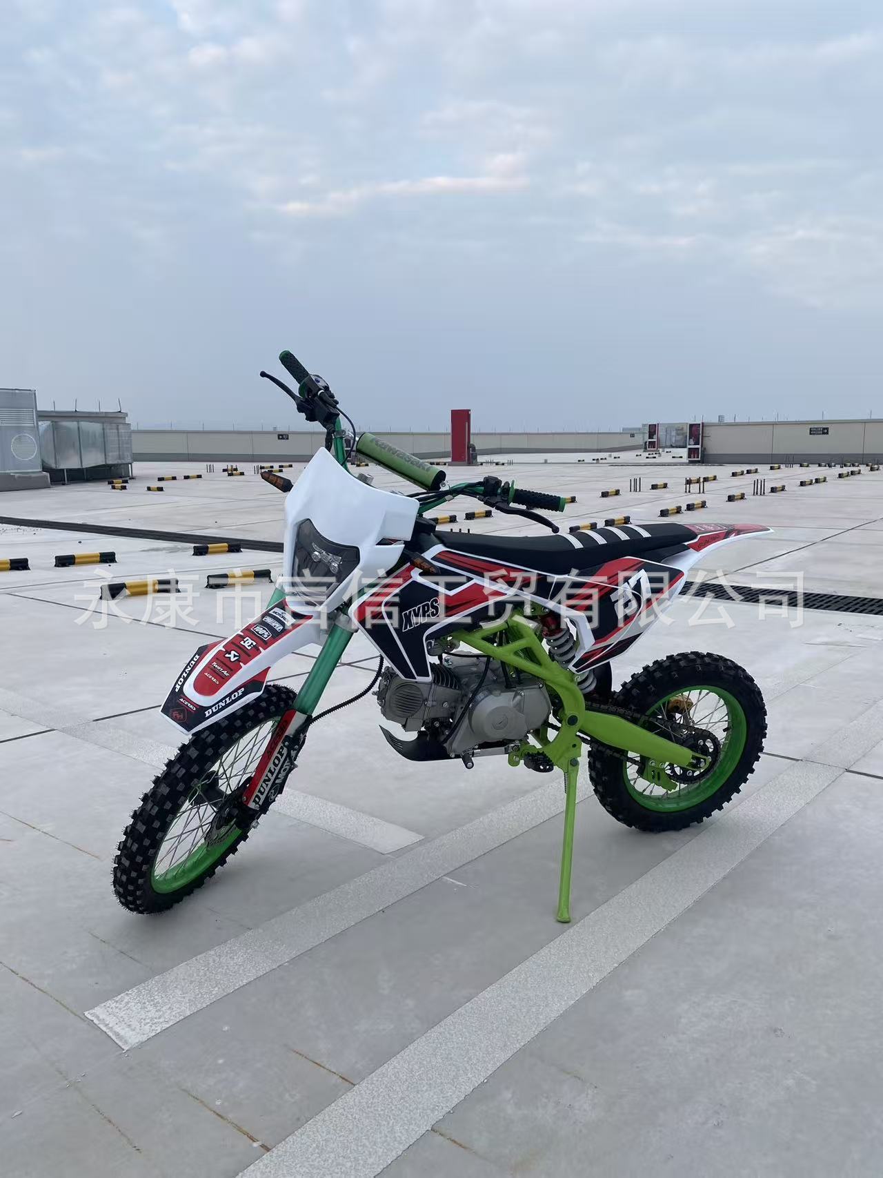 New HSWN125CC gasoline-powered off-road motorcycle, a two-wheeled, four-stroke, off-road vehicle suitable for teenagers and for use on mountain trails