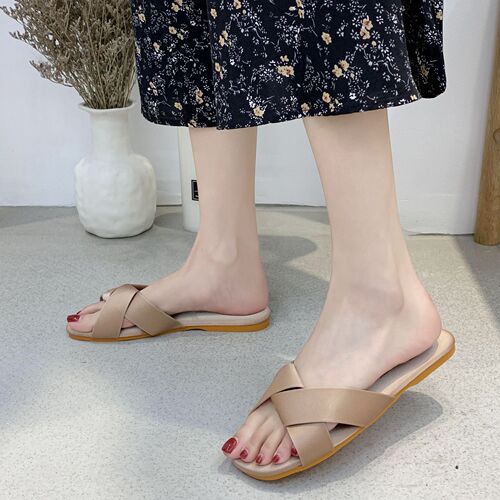 One-line flat-soled women's slippers 2024 summer new Korean style comfortable letter student beach women's shoes trend