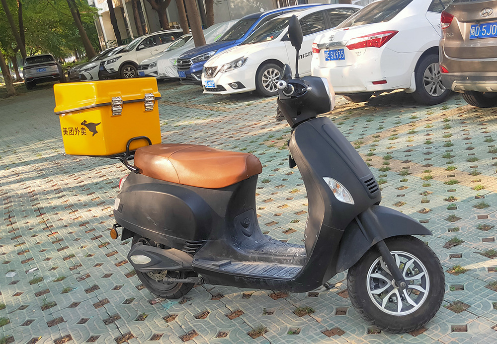 Factory direct take-out heat preservation box rider equipment Meituan food delivery box large capacity take-out food delivery box