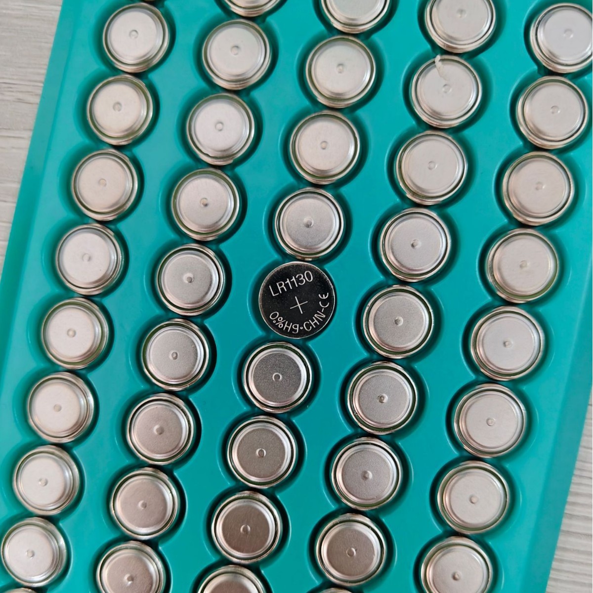 LR1130 button battery 1.5V AG10 button type electronic battery can be connected in series coated plastic