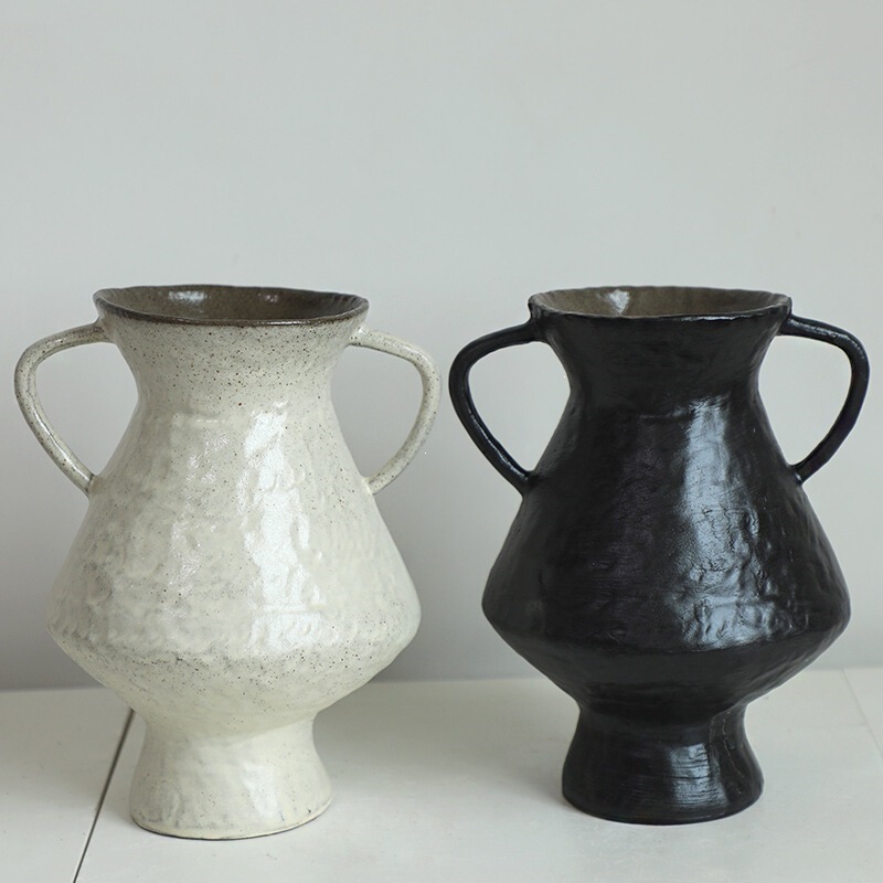 Japanese Wabi-Sabi Style Ceramic Vase Jingdezhen Pottery Space Flower Vessel Ornament Vintage Decorative Pottery Jar for Guesthouses and Hotels