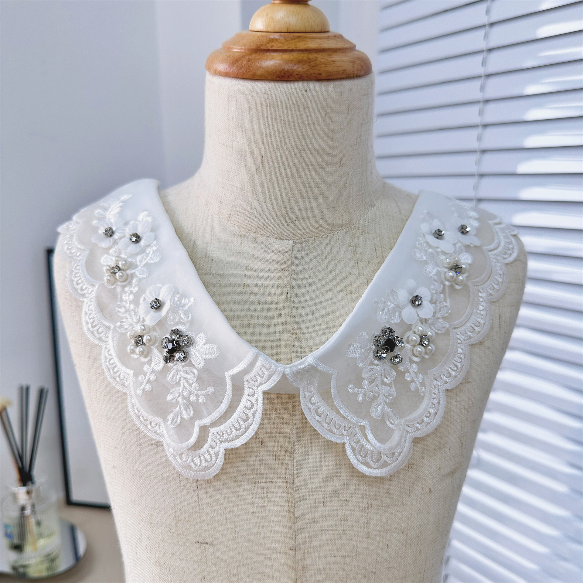 Nuevo collar de muñeca de todo fósforo collar falso con cuentas blancas collar de la camisa de las mujeres bufanda accesorios collar vestido hebilla collar asiento