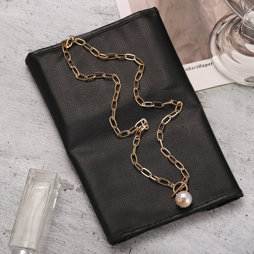 retro metal buckle imitation pearl pendant necklace
