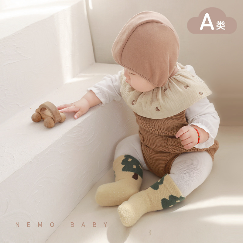 2023 Invierno Nuevos calcetines de bebé recién nacidos calcetines de bebé cálidos con forro polar engrosados calcetines de media pantorrilla para niños y niñas