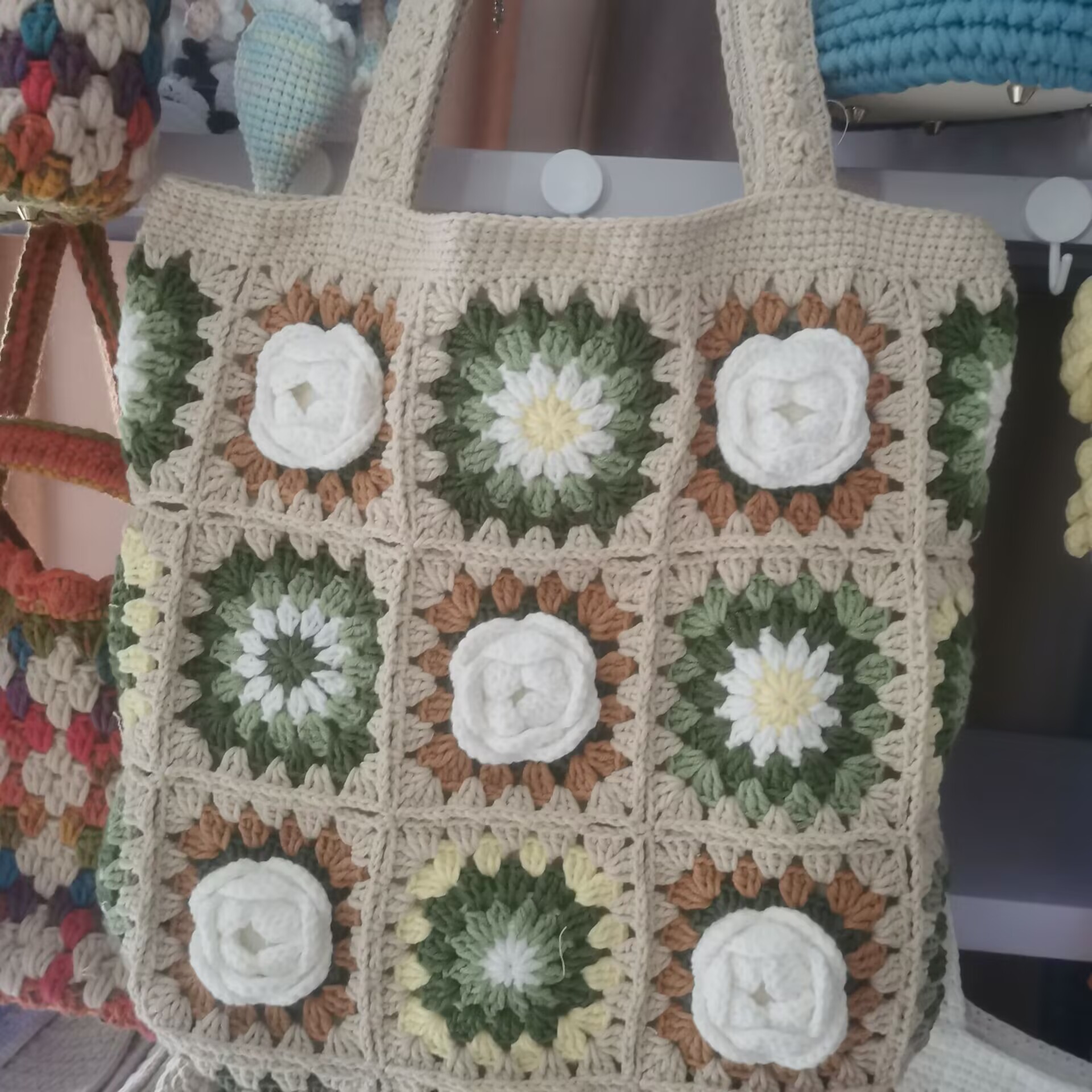 Estilo elegante y digno, ropa de gancho, bolsos de fresa, bolsos de teléfono móvil para la familia y las vacaciones. image 40