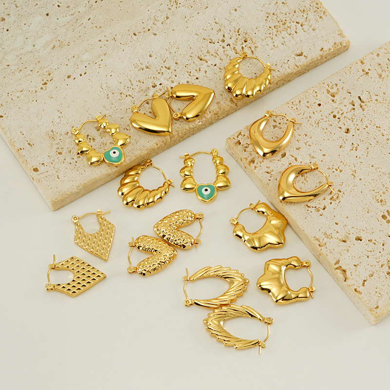 Cross-border europeo y americano de alta calidad de acero inoxidable 18K chapado en oro retro diseño hueco pendientes de ojo verde pendientes