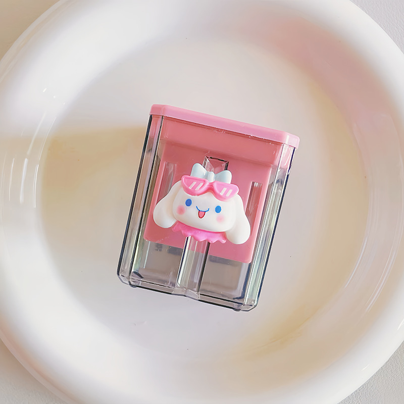漫画の二重穴の学生のかわいい携帯の筆を回転する刀の子供の太い鉛筆は筆を削ります。|undefined