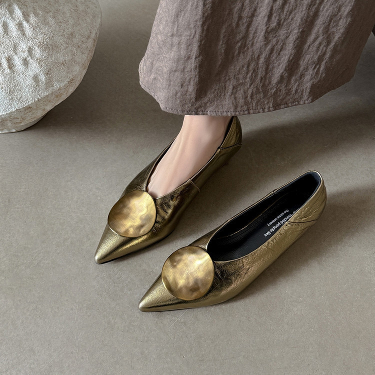 4.8cm Mid-Heel Elegant Pointed-Toe British-Style Leather Shoes for Women, with Hidden Height Increase, Flat Sole, Shallow Opening, and Metal Buckle Slip-On Shoes