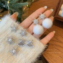 冬季轻奢铜微镶锆石雪花毛球耳环女银针个性时尚氛围感通勤耳饰