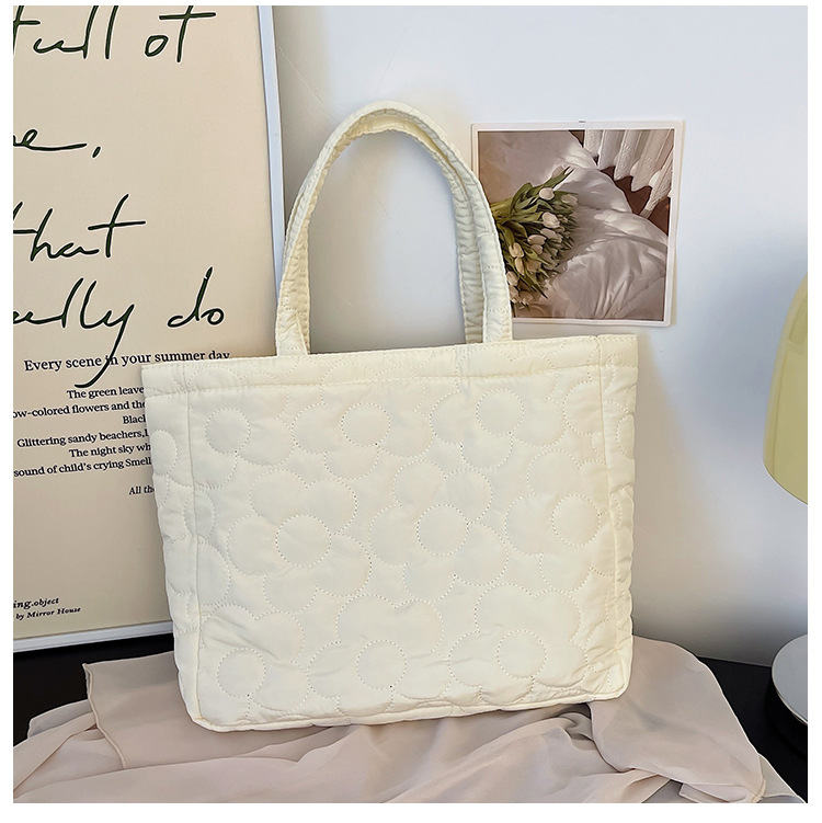 2023 Borsa da donna nuova Borsa a mano con coniglio tulipano ricamato Borsa da ascella per pendolari per ragazza carina cartone animato di grande capacità_voghion.com