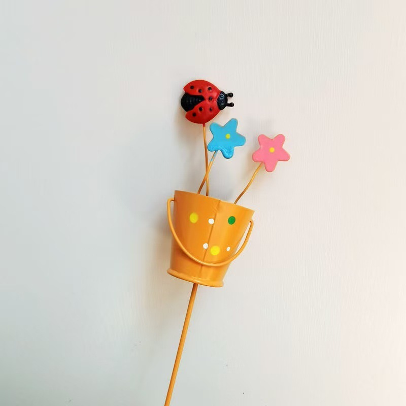 クロスボーダーのシミュレーション芝生の鉄製の花園の植木鉢のテントウムシの生け花の部品の屋外の庭の装飾の動物の花の竿の地面の挿し込み|undefined