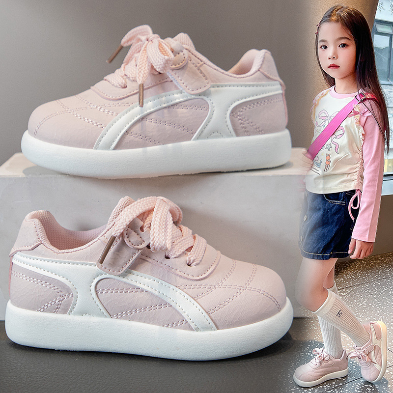 Zapatos deportivos de niñas estudiantes pequeños zapatos blancos versátiles primavera y otoño 2026 nuevos zapatos de skate para niños con suela suave zapatos casuales para niños
