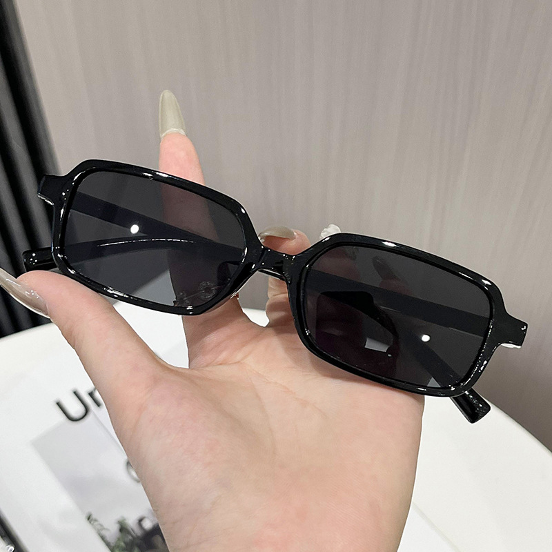 블랙 프레임 그레이 필름