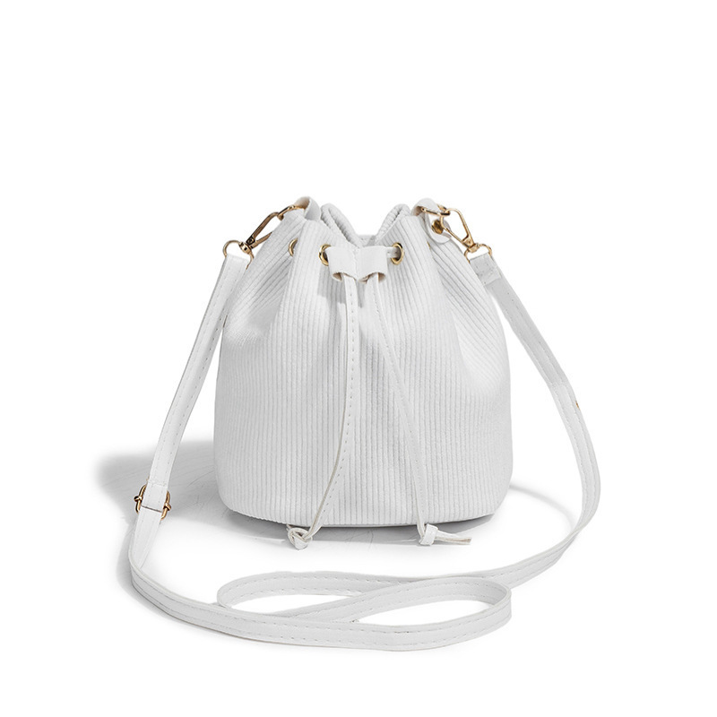 Personalidad de moda de celebridades en línea este año, bolsos de cadena populares para mujeres, otoño y invierno de 2025, nuevos bolsos de cubo coreanos image 8