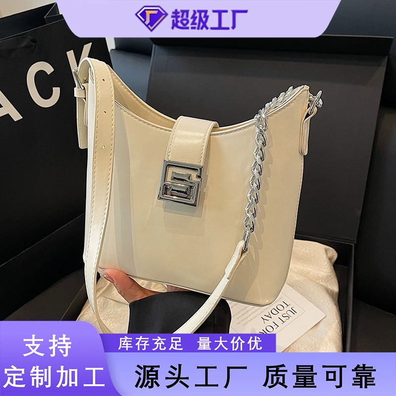 Нишевой дизайн повседневная простая небольшая квадратная сумка для весны 2025 новый иностранный тренд мода женская сумка на плечо