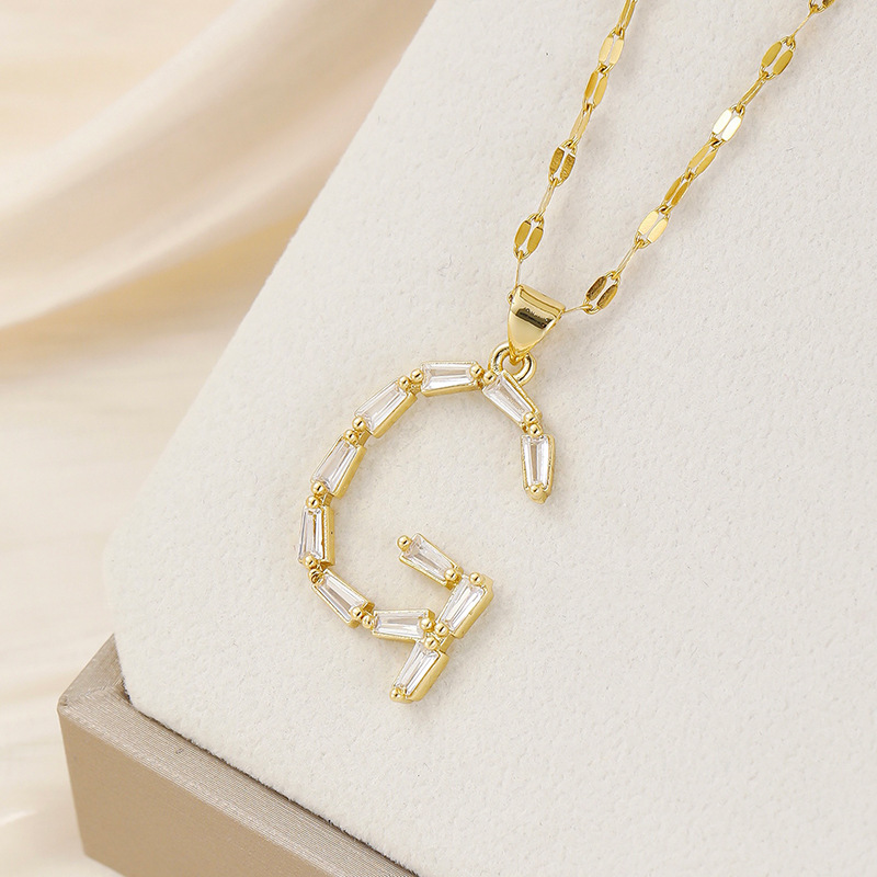 Venta caliente transfronteriza nuevo estilo de cobre con incrustaciones de circón 26 letras inglesas collar colgante T cuadrado de bambú letra cadena de clavícula femenina