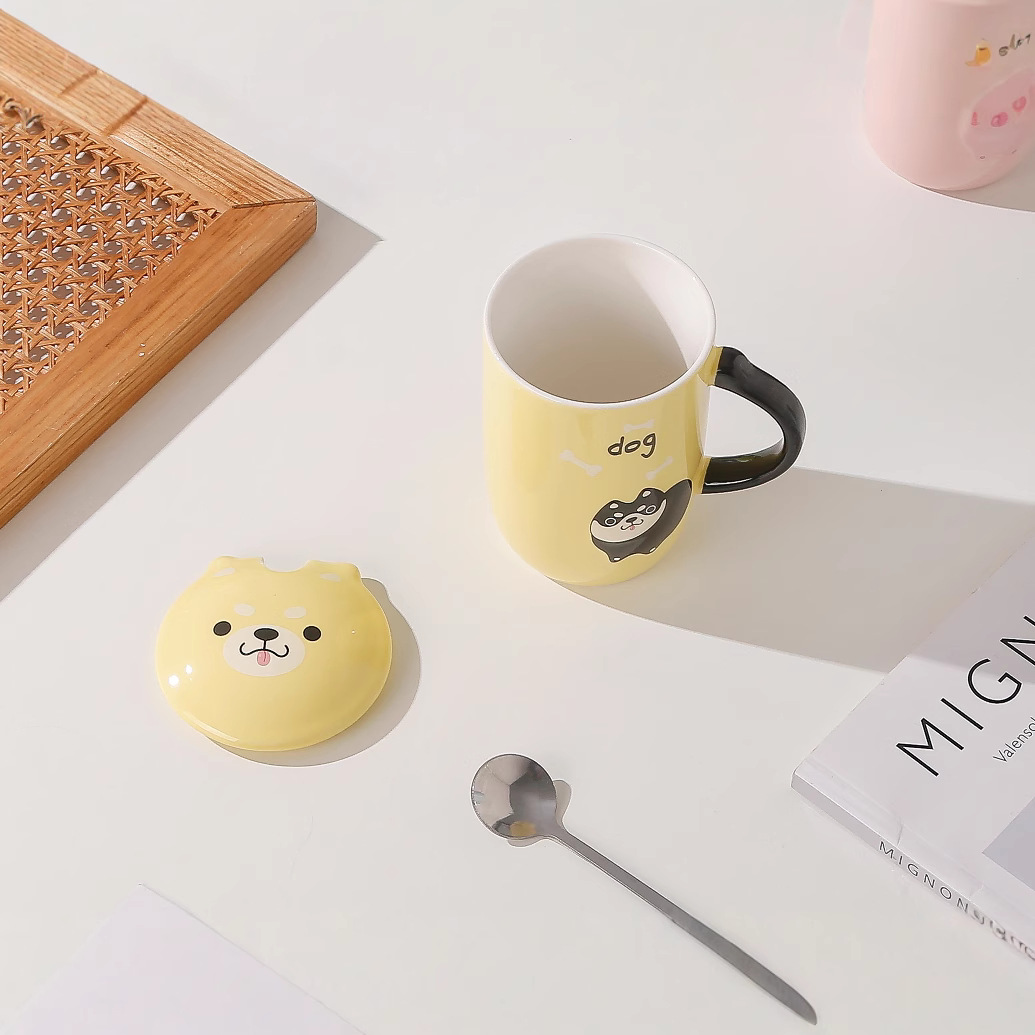 Tazas de cerámica de estilo japonés de dibujos animados ins viento de alta temperatura pareja regalos para hombres y mujeres con cubierta dormitorio pareja tazas de cerámica