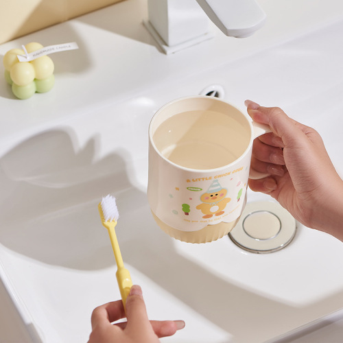 2025 New Model Toothbrush and Mouthwash Cup Bathroom Home Use High-End Children Couple Travel Portable Plastic Hygiene Cup