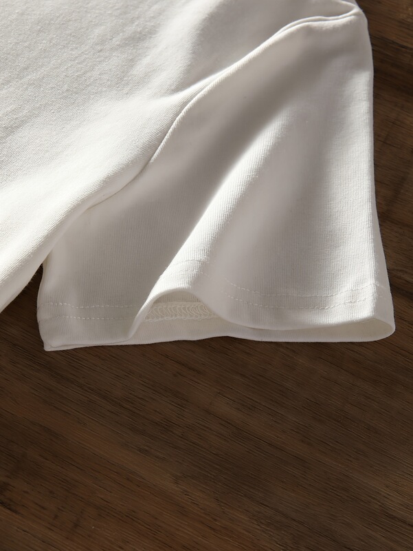 The old flute is on a small size T-shirt. The old flute is on a small size T-shirt.