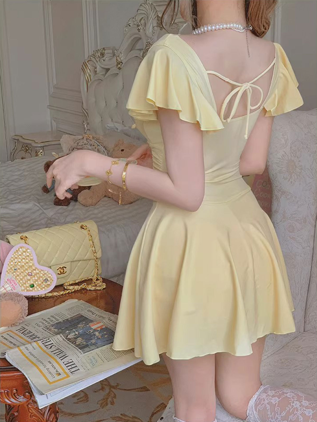 2025 nuevo traje de baño de aguas termales de una pieza para mujer, vestido delgado y conservador para cubrir el vientre, traje de baño de vacaciones rojo retro con pechos pequeños