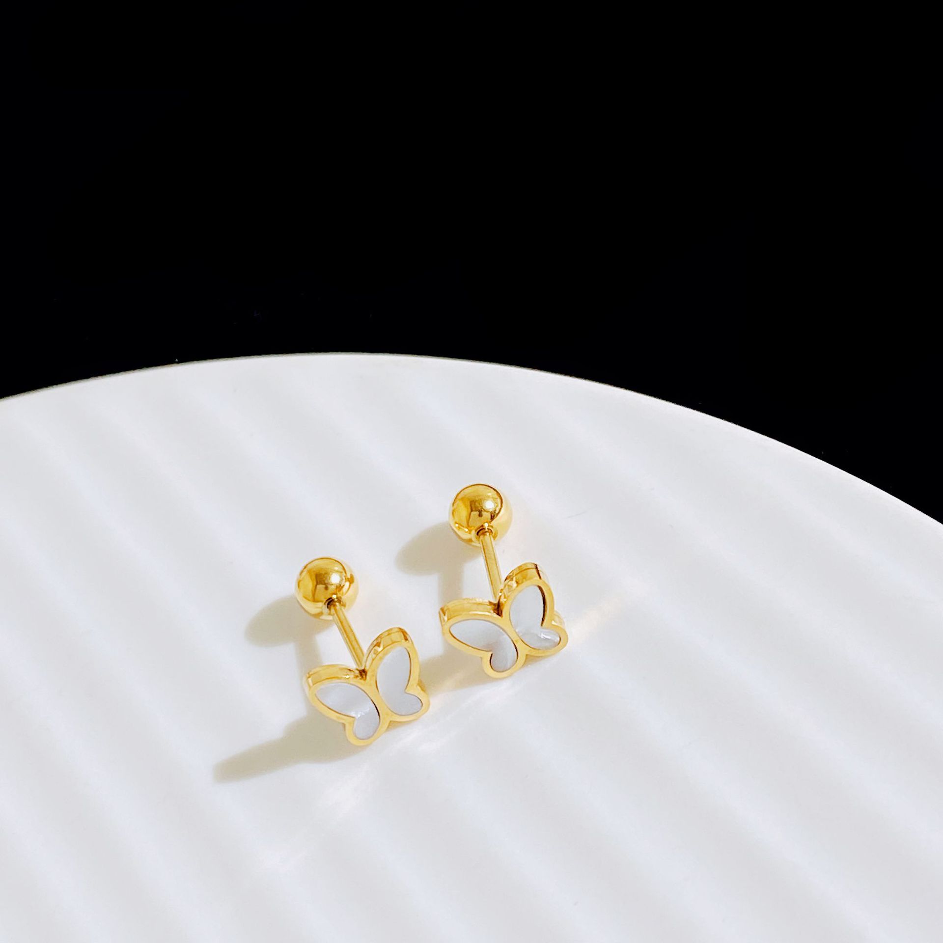 Women'S Gender Fashion Butterfly Copper Plating Ear Studs 1 Pair
