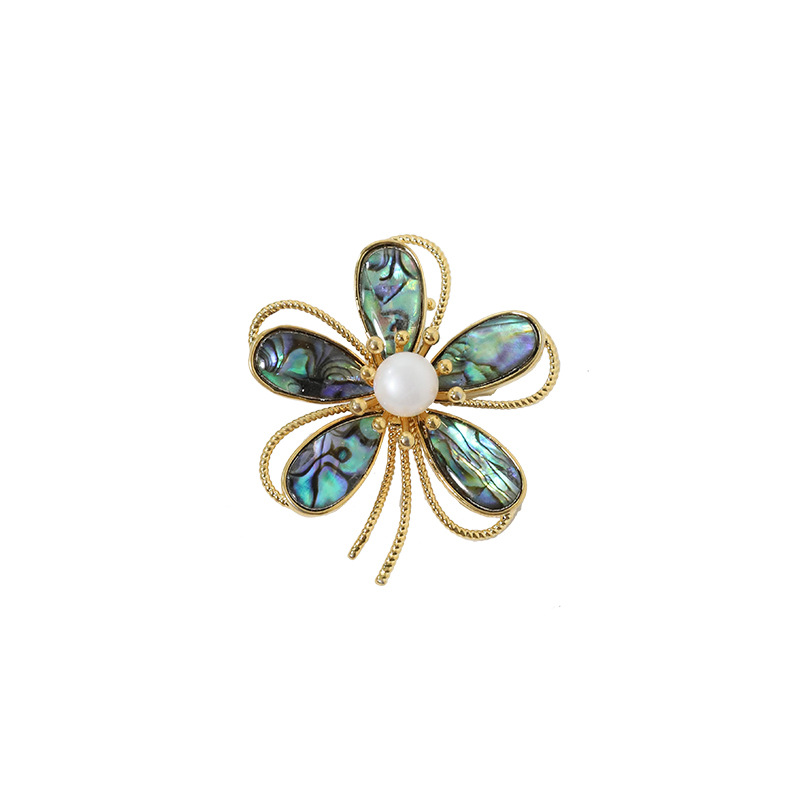 Nuevo broche de flores de perlas naturales de cinco hojas para mujeres de alta calidad conchas de conchas de flores de pecho de alta calidad broche elegante ropa